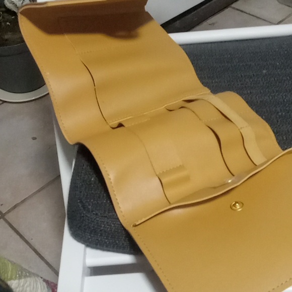 Sachel - Picture 2 of 2